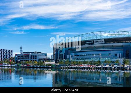 Melbourne, Australie - 7 décembre 2016 : stade Etihad à Docklands avec ciel pittoresque sur le fond Banque D'Images