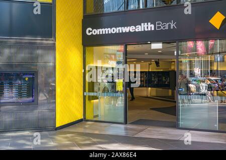 Melbourne, Australie - 4 avril 2017 : entrée de la succursale de la banque du Commonwealth Banque D'Images