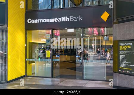 Melbourne, Australie - 4 avril 2017 : entrée de la succursale de la banque du Commonwealth sur la rue Bourke dans le quartier des affaires de Melbourne, CBD Banque D'Images