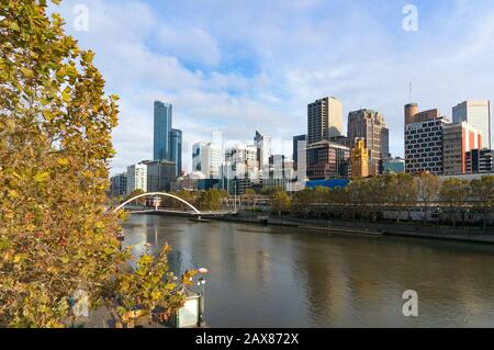 Melbourne, Australie - 17 avril 2017 : quartier des affaires de Melbourne et paysage urbain de la Yarra Banque D'Images