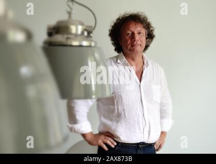 Berlin, Allemagne. 21 juillet 2014. L'Écrivain Ingo Schulze. Il entre dans la course pour le Prix du salon du livre de Leipzig 2020 (pour dpa 'Ingo Schulze et Lutz Sailer nominés pour le Prix du livre de Leipzig') crédit: Soeren Stache/dpa/Alay Live News Banque D'Images