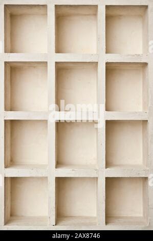 boîte vide blanche avec compartiments Banque D'Images