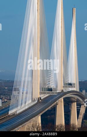 South Queensferry, Écosse, Royaume-Uni. 11 Février 2020. Le pont Queensferry Crossing est fermé à toute la circulation dans les deux sens en raison du risque de chute de glace des câbles de support supérieurs. Plusieurs voitures ont été endommagées par la chute de glace pendant la tempête Ciara.le trafic est détourné via le pont Kincardine. Iain Masterton/Alay Live News. Banque D'Images