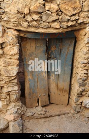 Une belle vieille porte dans l'ancien village d'Al Hamra Banque D'Images