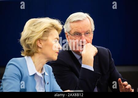 Strasbourg, France. 11 février 2020. Ursula von der Leyen (CDU), Président de la Commission européenne, s'entretient avec Michel Barnier, Chef du Groupe de travail pour la liaison avec le Royaume-Uni, avant le début de la session plénière dans la salle plénière du Parlement européen. Photo: Philipp von Ditfurth/dpa crédit: DPA Picture Alliance/Alay Live News Banque D'Images