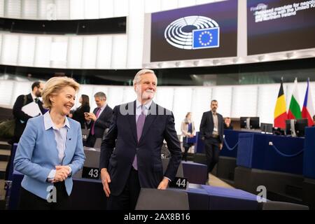 Strasbourg, France. 11 février 2020. Ursula von der Leyen (CDU), Président de la Commission européenne, s'entretient avec Michel Barnier, Chef du Groupe de travail pour la liaison avec le Royaume-Uni, avant le début de la session plénière dans la salle plénière du Parlement européen. Photo: Philipp von Ditfurth/dpa crédit: DPA Picture Alliance/Alay Live News Banque D'Images