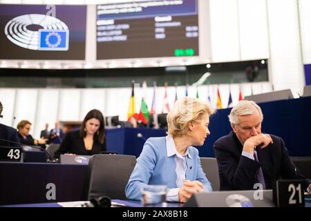 Strasbourg, France. 11 février 2020. Ursula von der Leyen (CDU), Président de la Commission européenne, s'entretient avec Michel Barnier, Chef du Groupe de travail pour la liaison avec le Royaume-Uni, avant le début de la session plénière dans la salle plénière du Parlement européen. Photo: Philipp von Ditfurth/dpa crédit: DPA Picture Alliance/Alay Live News Banque D'Images