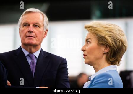 Strasbourg, France. 11 février 2020. Ursula von der Leyen (CDU), Président de la Commission européenne, s'entretient avec Michel Barnier, Chef du Groupe de travail pour la liaison avec le Royaume-Uni, avant le début de la session plénière dans la salle plénière du Parlement européen. Photo: Philipp von Ditfurth/dpa crédit: DPA Picture Alliance/Alay Live News Banque D'Images