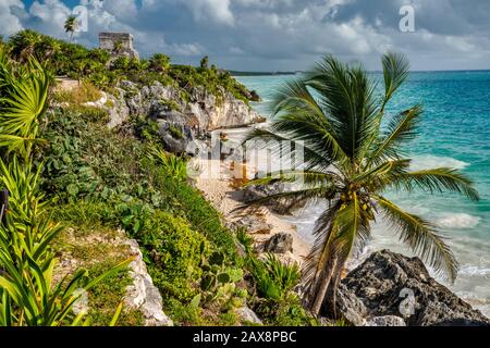 El Castillo (Le Château) Au-Dessus De La Mer Des Caraïbes, Les Ruines Mayas De Tulum, La Péninsule Du Yucatan, L'État Quintana Roo, Mexique Banque D'Images