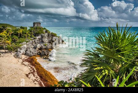 Templo del Dios del Viento (Temple God of Winds), ruines mayas à Tulum, Riviera Maya, péninsule du Yucatan, État de Quintana Roo, Mexique Banque D'Images