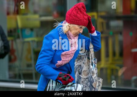 Preston, Lancashire. 11 février 2020. Froid, humide. Le vent commence à la journée dans le centre-ville. Crédit: MWI/AlamyLiveNews Banque D'Images
