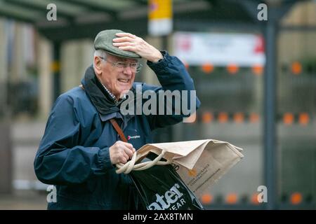 Preston, Lancashire. Royaume-Uni 11 février 2020. Froid, humide. Le vent commence à la journée dans le centre-ville. Crédit: MWI/AlamyLiveNews Banque D'Images