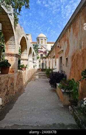 Grèce, île de Crète, monastère d'Agia Triada aka Sainte Trinité du XVIIe siècle sur la péninsule d'Akrotiri Banque D'Images