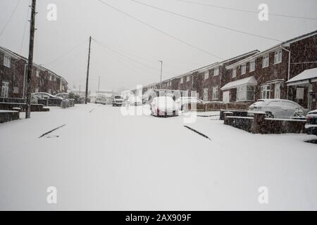 De fortes chutes de neige ont frappé Stoke on Trent dans les West Midlands après une tempête qui a soudain frappé la ville dans la glace et la neige, un blizzard neigeux Banque D'Images