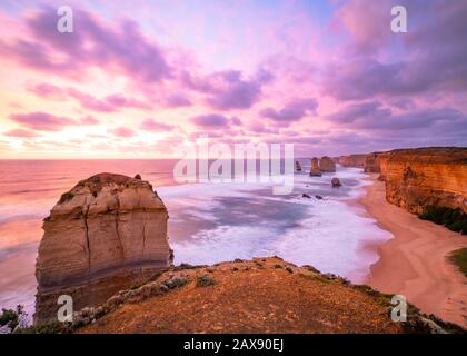 douze apôtres coucher de soleil mauve Banque D'Images