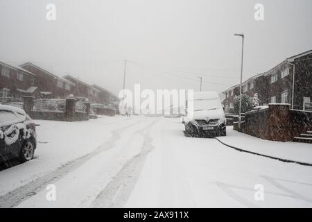 De fortes chutes de neige ont frappé Stoke on Trent dans les West Midlands après une tempête qui a soudain frappé la ville dans la glace et la neige, un blizzard neigeux Banque D'Images