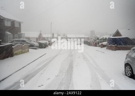 De fortes chutes de neige ont frappé Stoke on Trent dans les West Midlands après une tempête qui a soudain frappé la ville dans la glace et la neige, un blizzard neigeux Banque D'Images