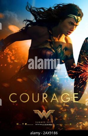 Wonder Woman (2017) réalisé par Patty Jenkins et mettant en vedette Gal Gadot, Chris Pine, Robin Wright, Ewen Bremner et Connie Nielsen. DC Comics le guerrier amazonien Diana frappe le grand écran et aide l'humanité pendant la première Guerre mondiale Banque D'Images