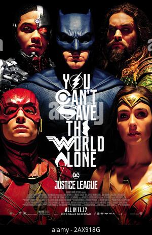 Justice League (2017) réalisé par Zack Snyder et avec Ben Affleck, Gal Gadot, Jason Momoa, Ezra Miller et Ray Fisher. Bruce Wayne rassemble une équipe de super-vilains à combattre Steppenwolf. Banque D'Images