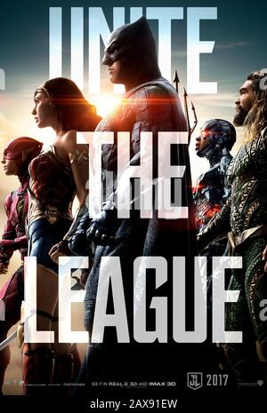 Justice League (2017) réalisé par Zack Snyder et avec Ben Affleck, Gal Gadot, Jason Momoa, Ezra Miller et Ray Fisher. Bruce Wayne rassemble une équipe de super-vilains à combattre Steppenwolf. Banque D'Images