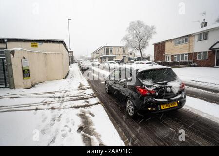 De fortes chutes de neige ont frappé Stoke on Trent dans les West Midlands après une tempête qui a soudain frappé la ville dans la glace et la neige, un blizzard neigeux Banque D'Images