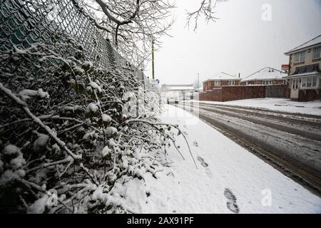 De fortes chutes de neige ont frappé Stoke on Trent dans les West Midlands après une tempête qui a soudain frappé la ville dans la glace et la neige, un blizzard neigeux Banque D'Images