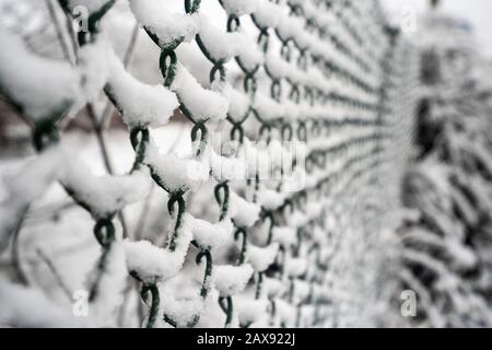 De fortes chutes de neige ont frappé Stoke on Trent dans les West Midlands après une tempête qui a soudain frappé la ville dans la glace et la neige, un blizzard neigeux Banque D'Images