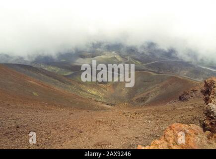 Cratère Silvestri Superiori (2001m) sur l'Etna, parc national de l'Etna, Sicile, Italie. Silvestri Superiori - cratère latéral de l'éruption de 1892 ans Banque D'Images