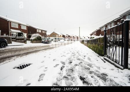 De fortes chutes de neige ont frappé Stoke on Trent dans les West Midlands après une tempête qui a soudain frappé la ville dans la glace et la neige, un blizzard neigeux Banque D'Images