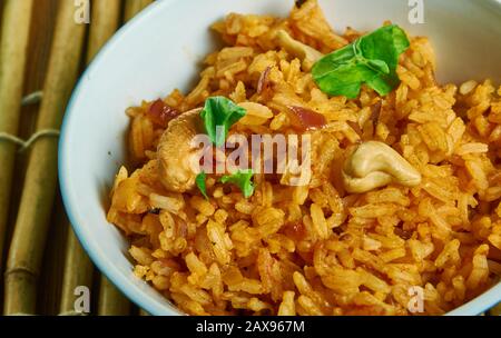 Ukadem Xitt - le repas traditionnel de Goan est le riz bouilli Goan avec du curry Banque D'Images