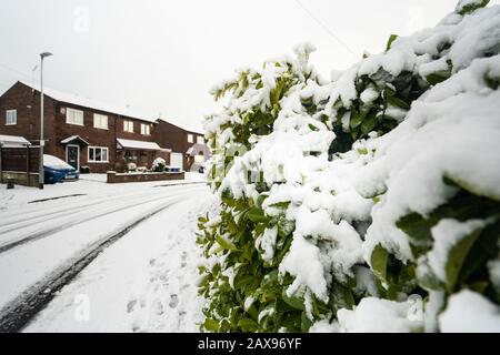 De fortes chutes de neige ont frappé Stoke on Trent dans les West Midlands après une tempête qui a soudain frappé la ville dans la glace et la neige, un blizzard neigeux Banque D'Images