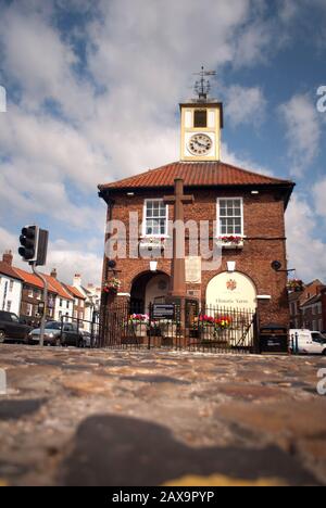 High Street et hôtel de ville, Yarm, Yorkshire du Nord Banque D'Images