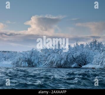 Rivière Ellidaar en hiver, Reykjavik, Islande Banque D'Images