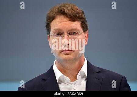 Stuttgart, Allemagne. 11 février 2020. OLA KAELLENIUS, Président du conseil d'administration, PDG Daimler AG, image unique, motif unique, portrait, portrait, portrait. Conférence De Presse Annuelle Daimler 2020 Le 11 Février 2020. | utilisation dans le monde crédit: DPA/Alay Live News Banque D'Images