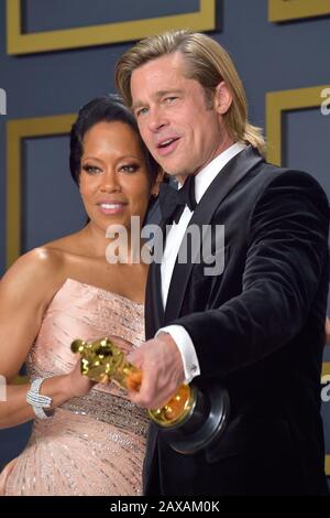 Los Angeles, États-Unis. 9 février 2020. Regina King et Brad Pitt (meilleur acteur de soutien à « Une Fois à Hollywood ») dans la salle de presse des Prix annuels de l'Académie 2020/92ème au Hollywood & Highland Center. Los Angeles, le 9 février 2020 | utilisation dans le monde crédit: DPA/Alay Live News Banque D'Images