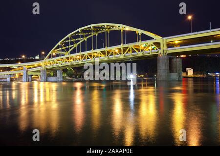 Pont Fort Duquesne Sur La Rivière Allegheny, Pittsburgh, Pennsylvanie, États-Unis Banque D'Images