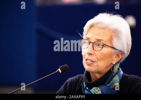 Strasbourg, France. 11 février 2020. Christine Lagarde, présidente de la Banque centrale européenne (BCE), s'adresse aux députés européens dans la salle plénière du Parlement européen. Lagarde présente aujourd'hui au Parlement européen le rapport annuel 2018 de la BCE. Photo: Philipp von Ditfurth/dpa crédit: DPA Picture Alliance/Alay Live News Banque D'Images