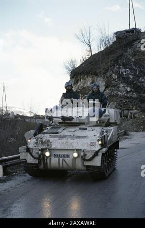 5 janvier 1994 Pendant la guerre dans le centre de la Bosnie : un Scimitar de l'armée britannique des gardes de Coldstream stationné à un point de contrôle HVO (Croat bosniaque) juste au sud de Gornji Vakuf. Banque D'Images