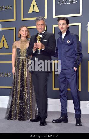 Natalie Portman, Taika Waititi (meilleur scénario adapté 'Jojo Rabbit') et Timothee Chalamet dans la salle de presse des Prix annuels 2020 / 92ème Academy au Hollywood & Highland Center. Los Angeles, 9 février 2020 | utilisation dans le monde entier Banque D'Images