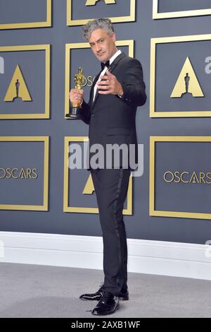 Taika Waititi (meilleur script adapté 'Jojo Rabbit') dans la salle de presse des Prix annuels 2020 / 92ème Academy au Hollywood & Highland Center. Los Angeles, 9 février 2020 | utilisation dans le monde entier Banque D'Images