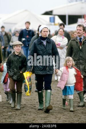 Peter Phillips, HRH Princess Anna et Zara Phillips assistent aux épreuves de Badminton Horse en Grande-Bretagne en avril 1986 Banque D'Images
