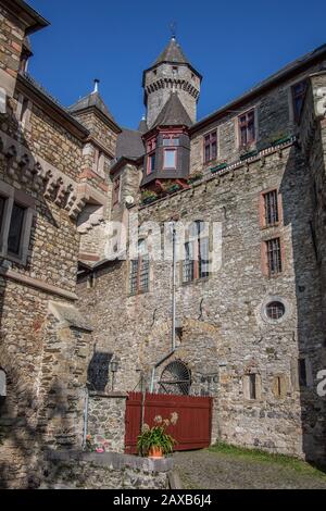 Gut erhaltene Festung an der Lahn Banque D'Images