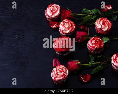 Des cupcakes romantiques pour la Saint Valentin Banque D'Images