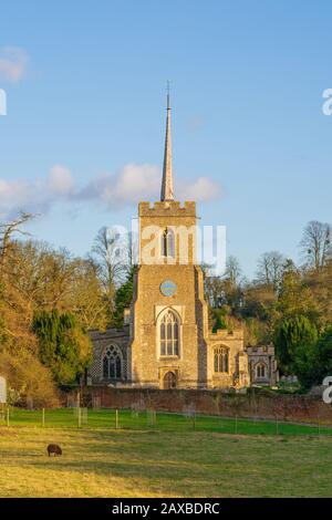 Lumière d'hiver sur l'église St Andrew, Beaucoup Hadham, Hertfordshire. ROYAUME-UNI Banque D'Images