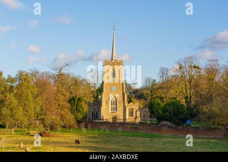 Lumière d'hiver sur l'église St Andrew, Beaucoup Hadham, Hertfordshire. ROYAUME-UNI Banque D'Images