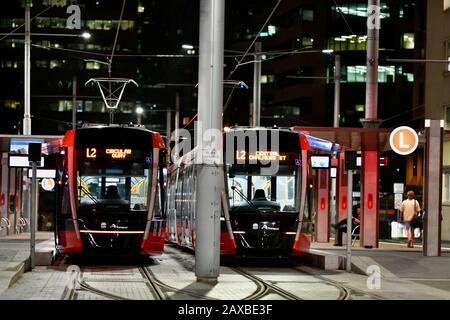 Vue sur la plate-forme de train léger près de la gare centrale de Sydney, en Australie Banque D'Images