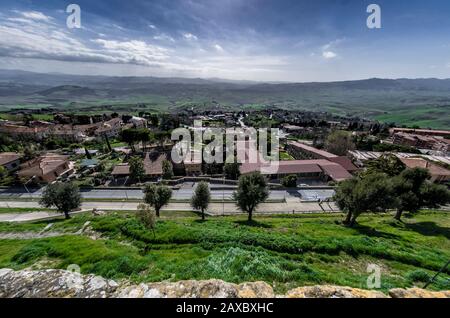 Panorama urbain vu de l'intérieur de Volterra Banque D'Images