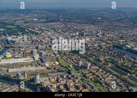 Vues aériennes sur le centre-ville de Cardiff, capitale du pays de Galles Banque D'Images