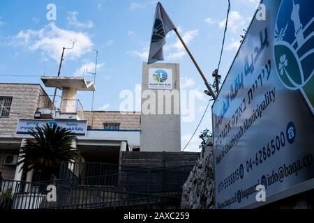 Baqa Al Gharbiya, Israël. 11 février 2020. Baqa Al Gharbiya, une ville arabe israélienne de 30 000 habitants, est l'une des communautés mentionnées dans le plan de l'administration américaine comme candidat à un éventuel échange de terres et de communautés arabes dans le "Triangle" entre Israël et le futur État palestinien. Les Arabes israéliens s'opposent au plan de paix « eal of the Century » proposé par Trump pour résoudre le conflit palestinien israélien. Crédit: Nir Alon/Alay Live News Banque D'Images