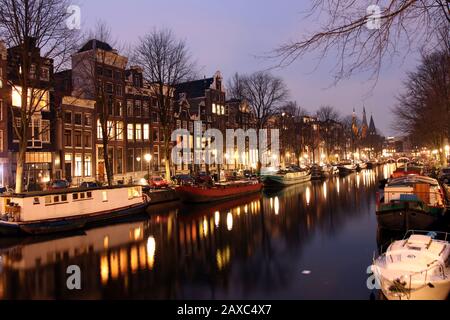 Canal Amsterdam aux Pays-Bas Banque D'Images